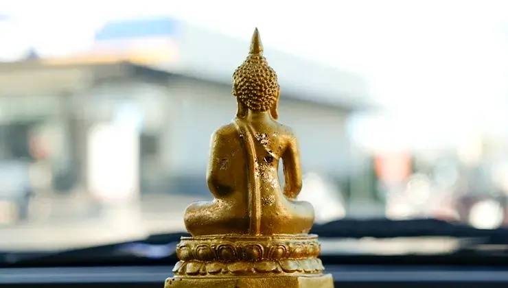 การวางพระหน้ารถที่ถูกวิธีตามความเชื่อ เสริมสิริมงคล