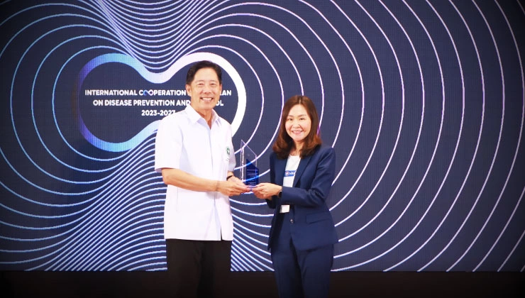 เงินติดล้อ รับรางวัล องค์กสนับสนุนการป้องกันและควบคุมโรคระหว่างประเทศฯ