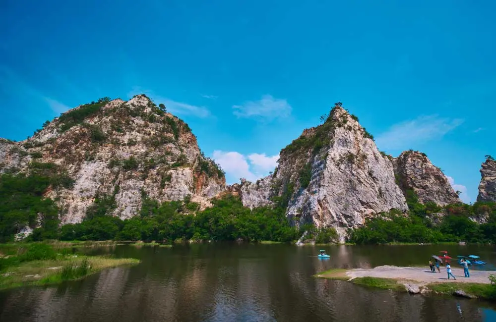 ขับเที่ยวใกล้กรุงเทพ ไปเช้าเย็นกลับ ราชบุรี อุทยานหินเขางู