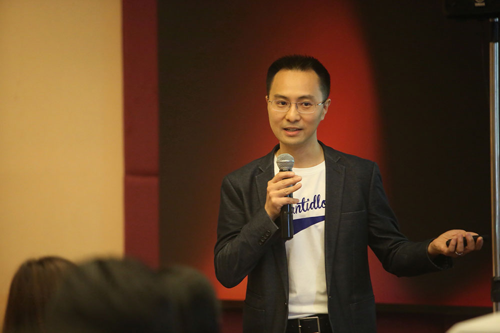 Building Corporate Traditions in Digital Transformation